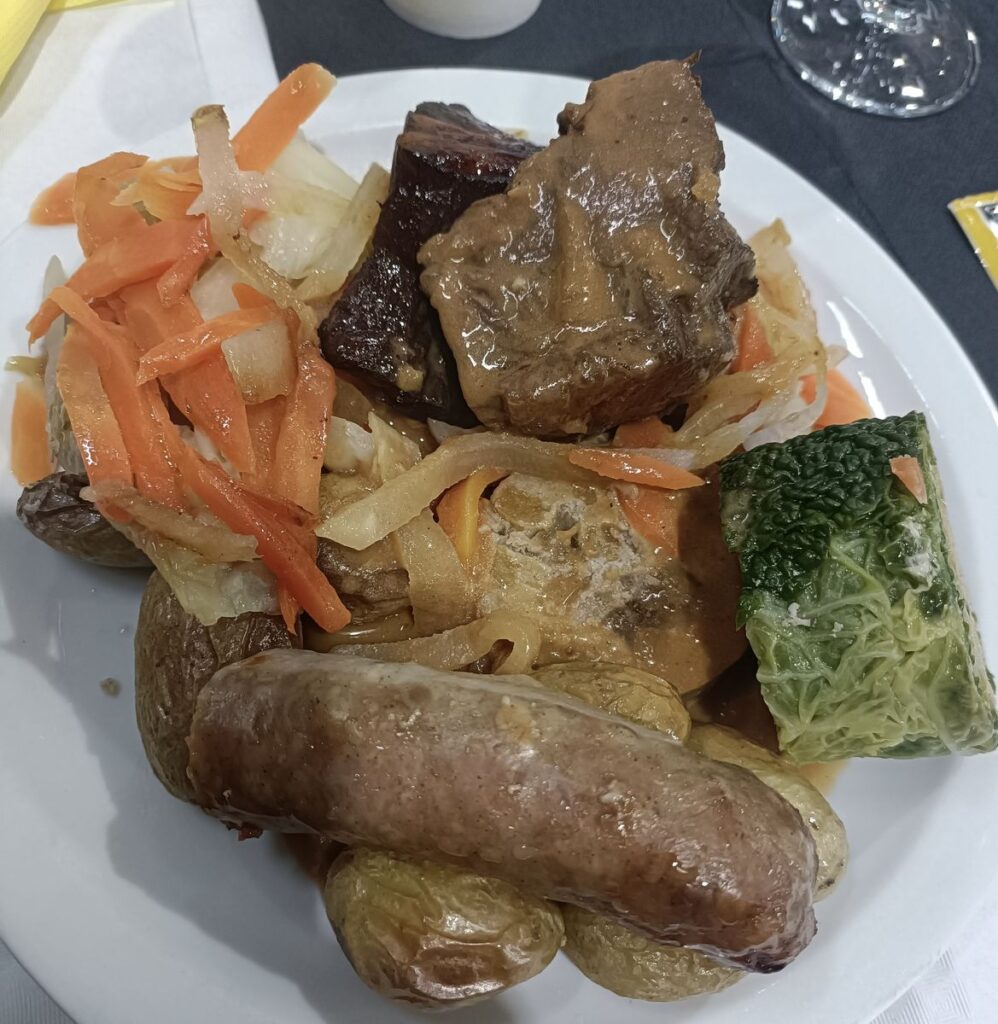 Repas assis - Kig Ha Farz, le plat traditionnel breton